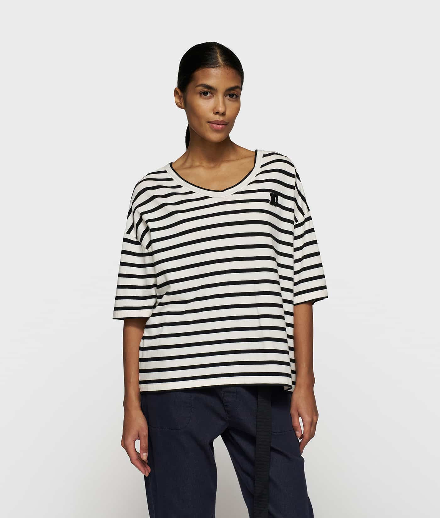 10DAYS_Boxy-V-neck-tee_1