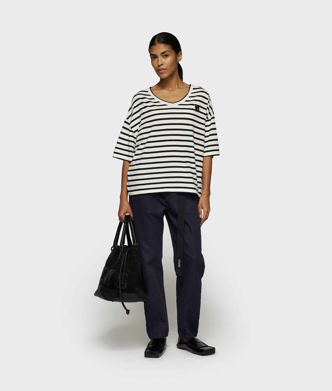10DAYS_Boxy-V-neck-tee_3