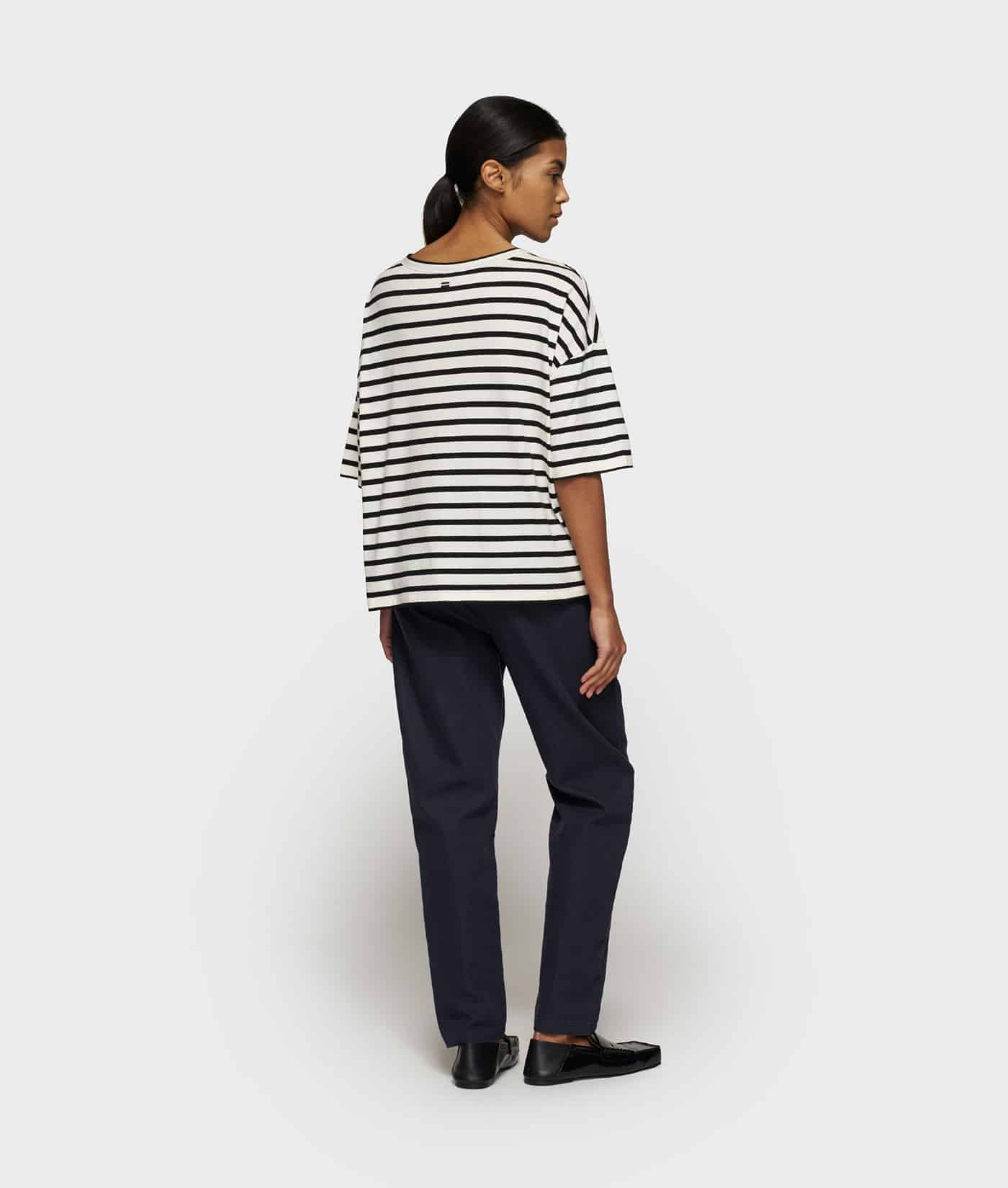 10DAYS_Boxy-V-neck-tee_7