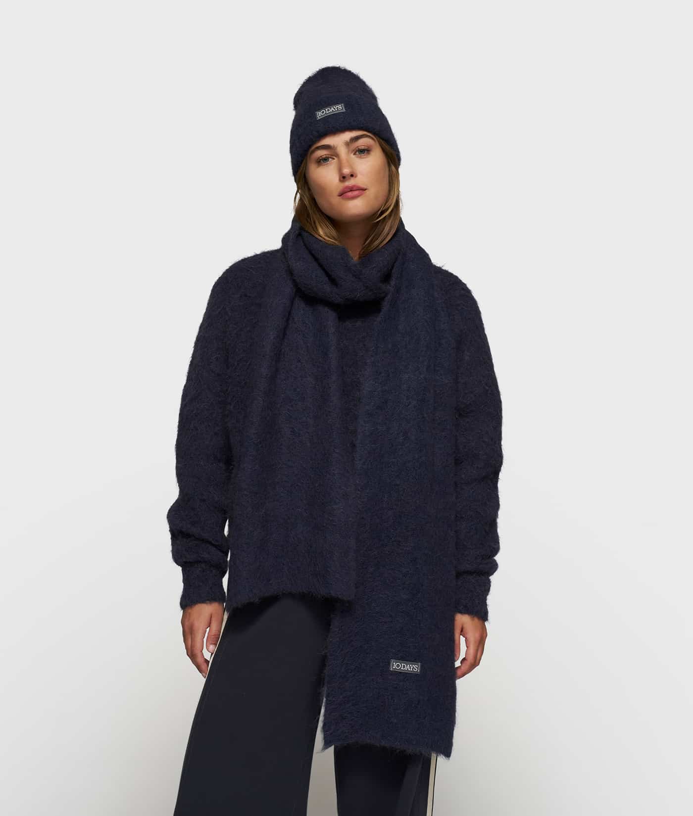 10DAYS_Hairy-scarf_Dark-Blue_1