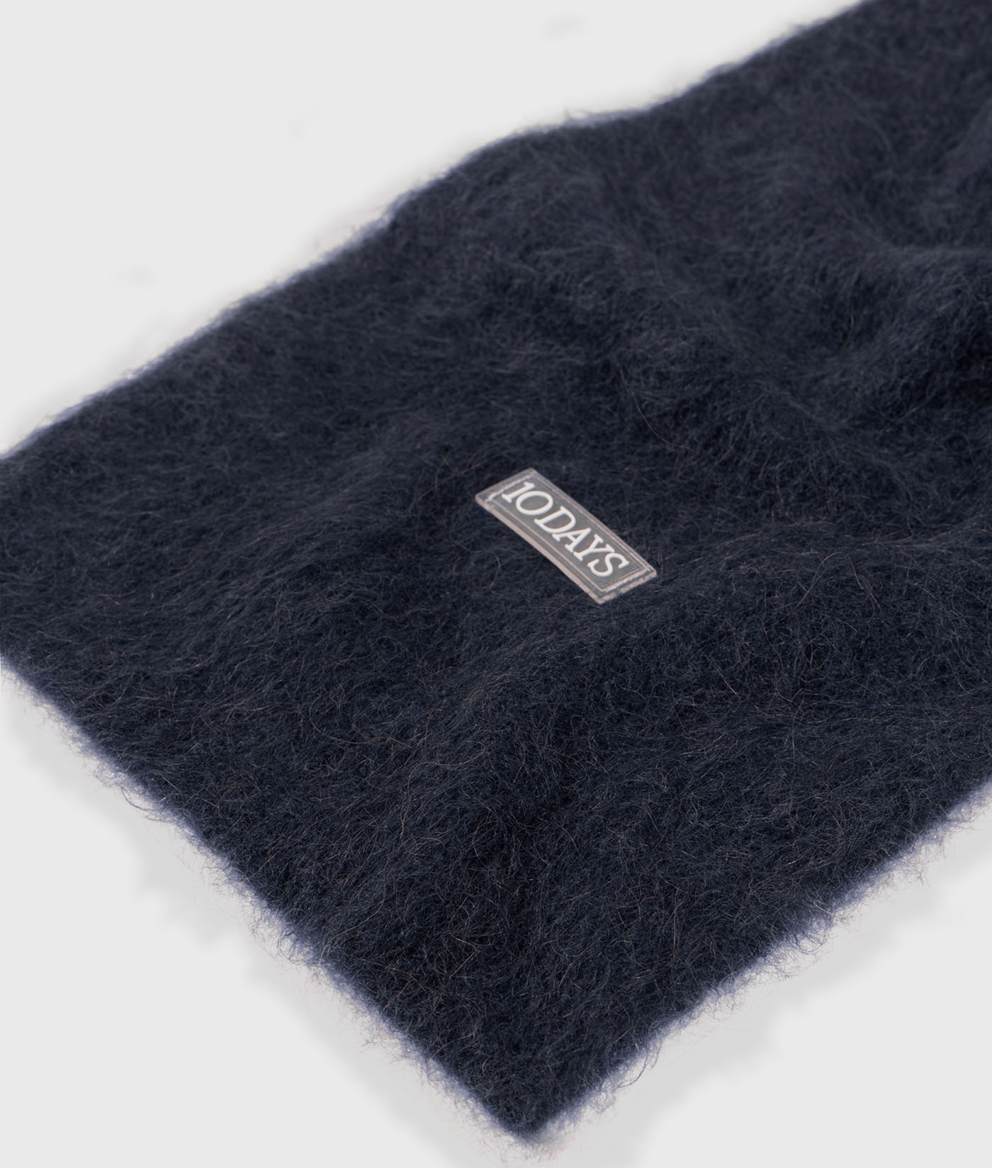 10DAYS_Hairy-scarf_Dark-Blue_2
