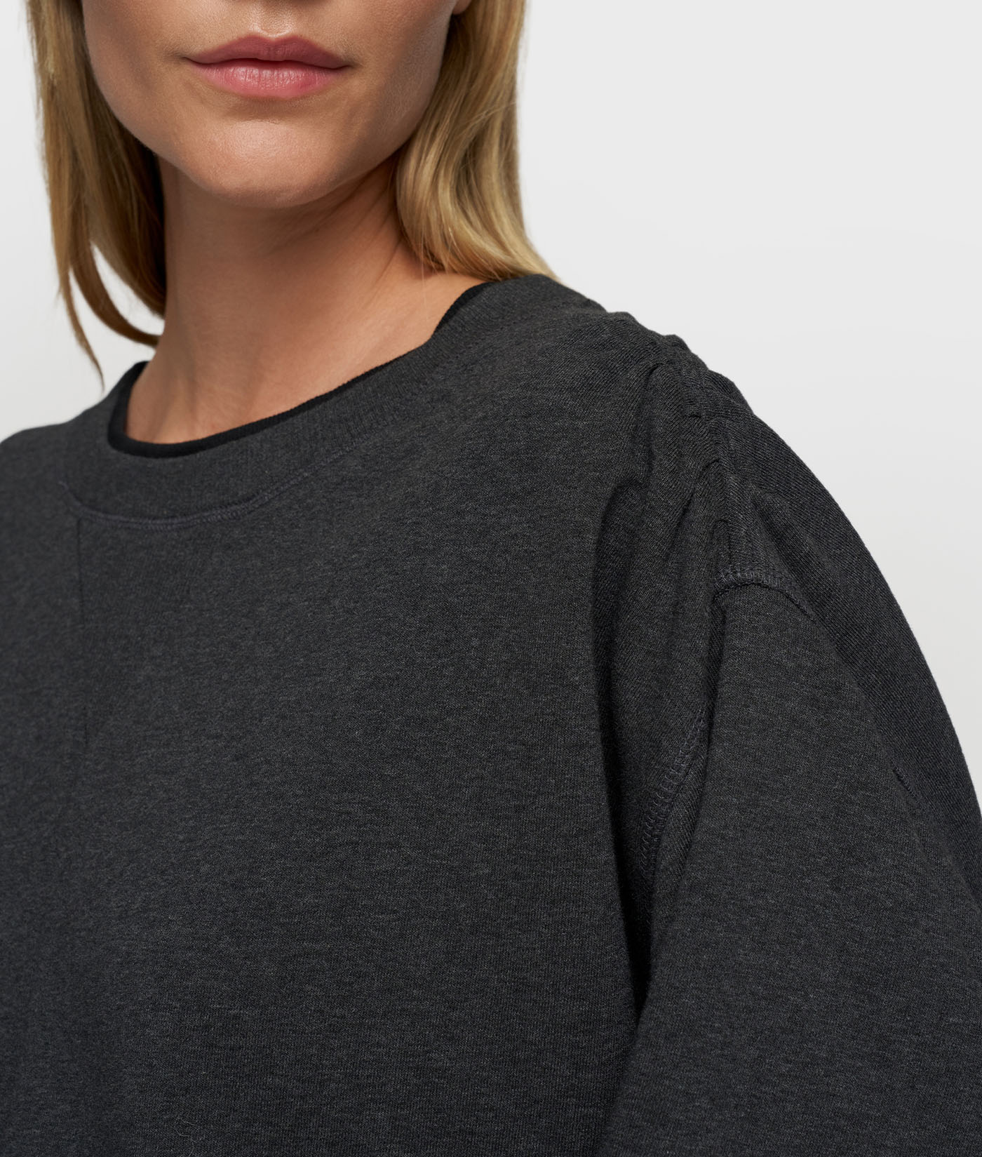 10DAYS_Cropped_gathering-sweater_3