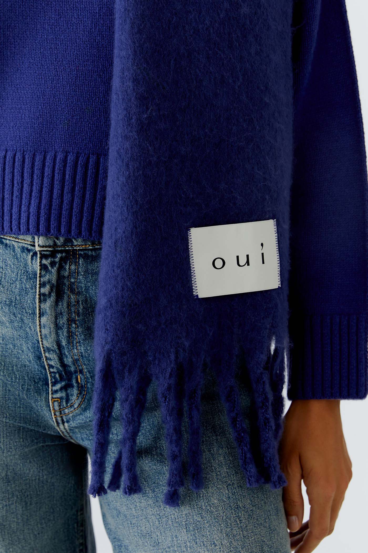 Oui_Scarf_BlueRibbon_3