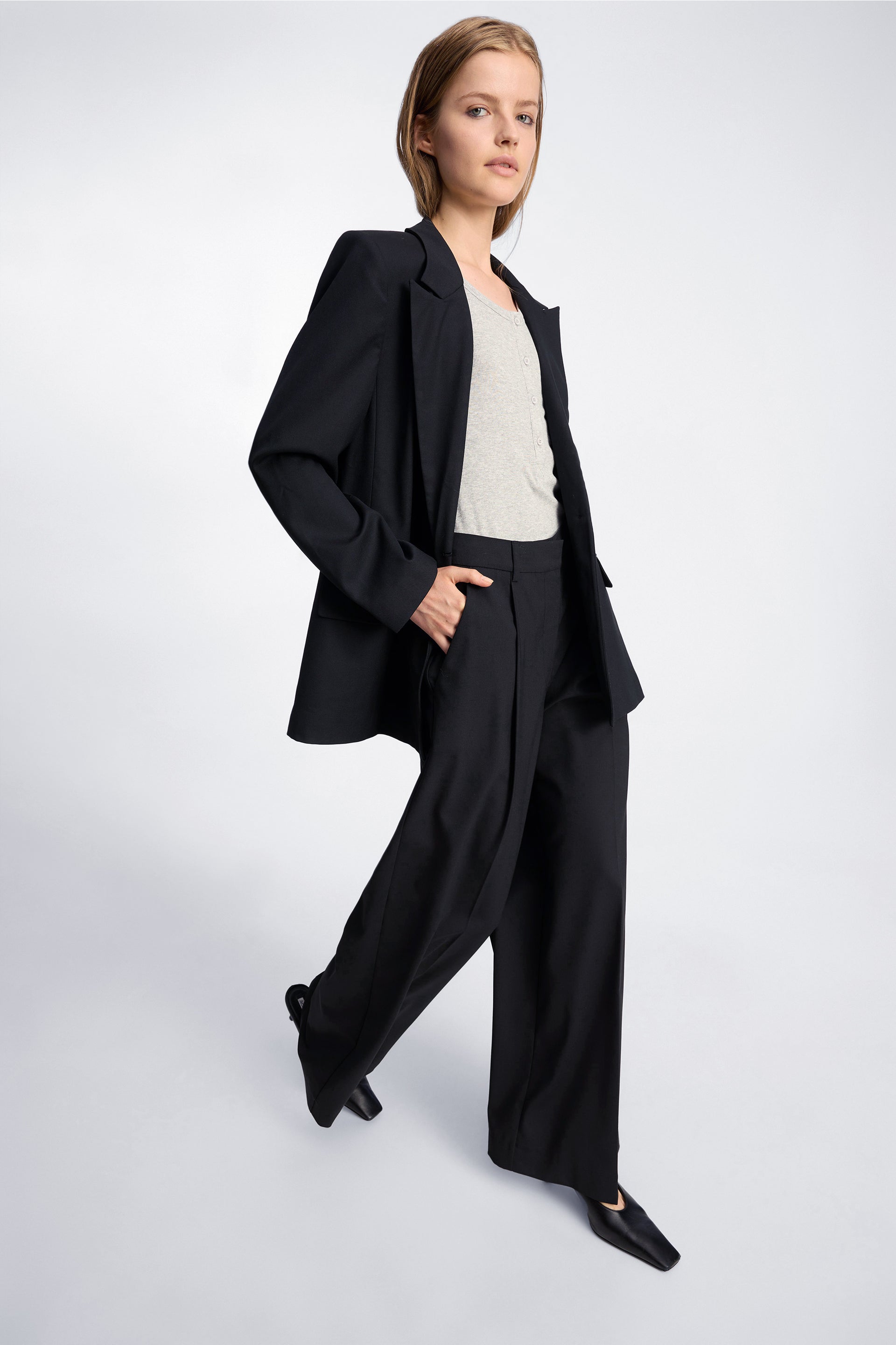 MUNTHE_LUPON_BLACK_3