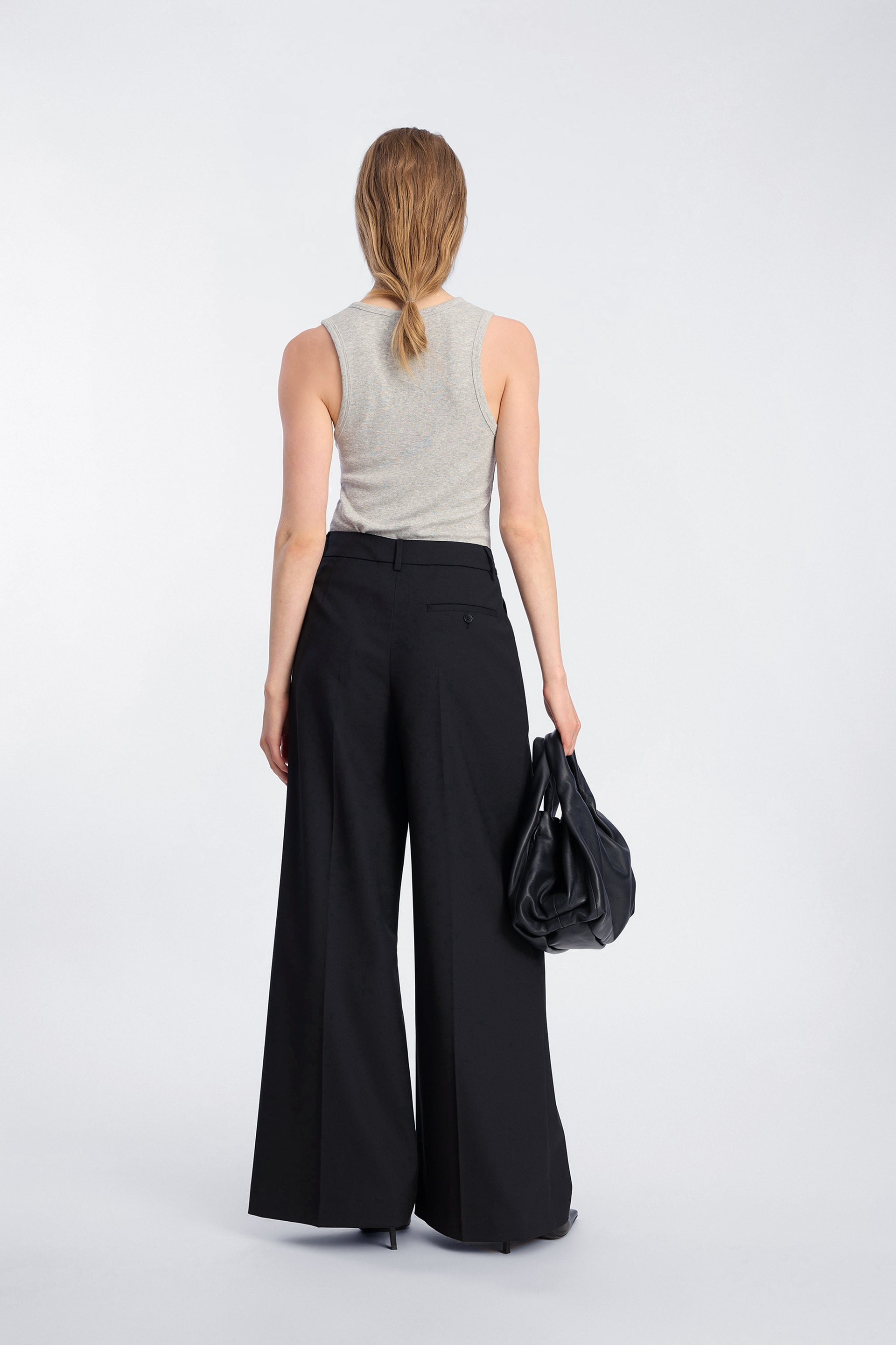 MUNTHE_LUPON_BLACK_5