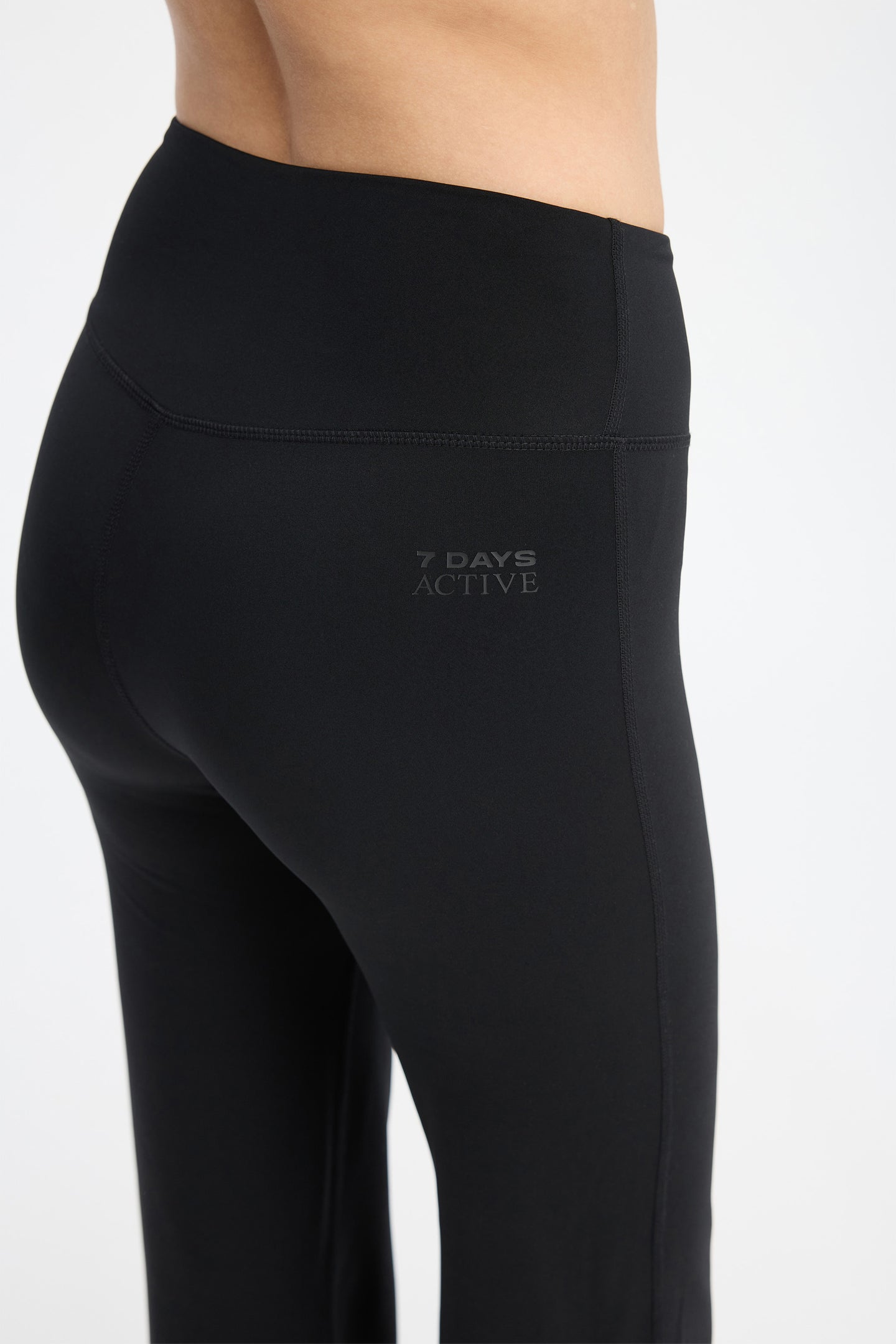 7DAYS_BOOTCUT_Signature_Tights-Black_5
