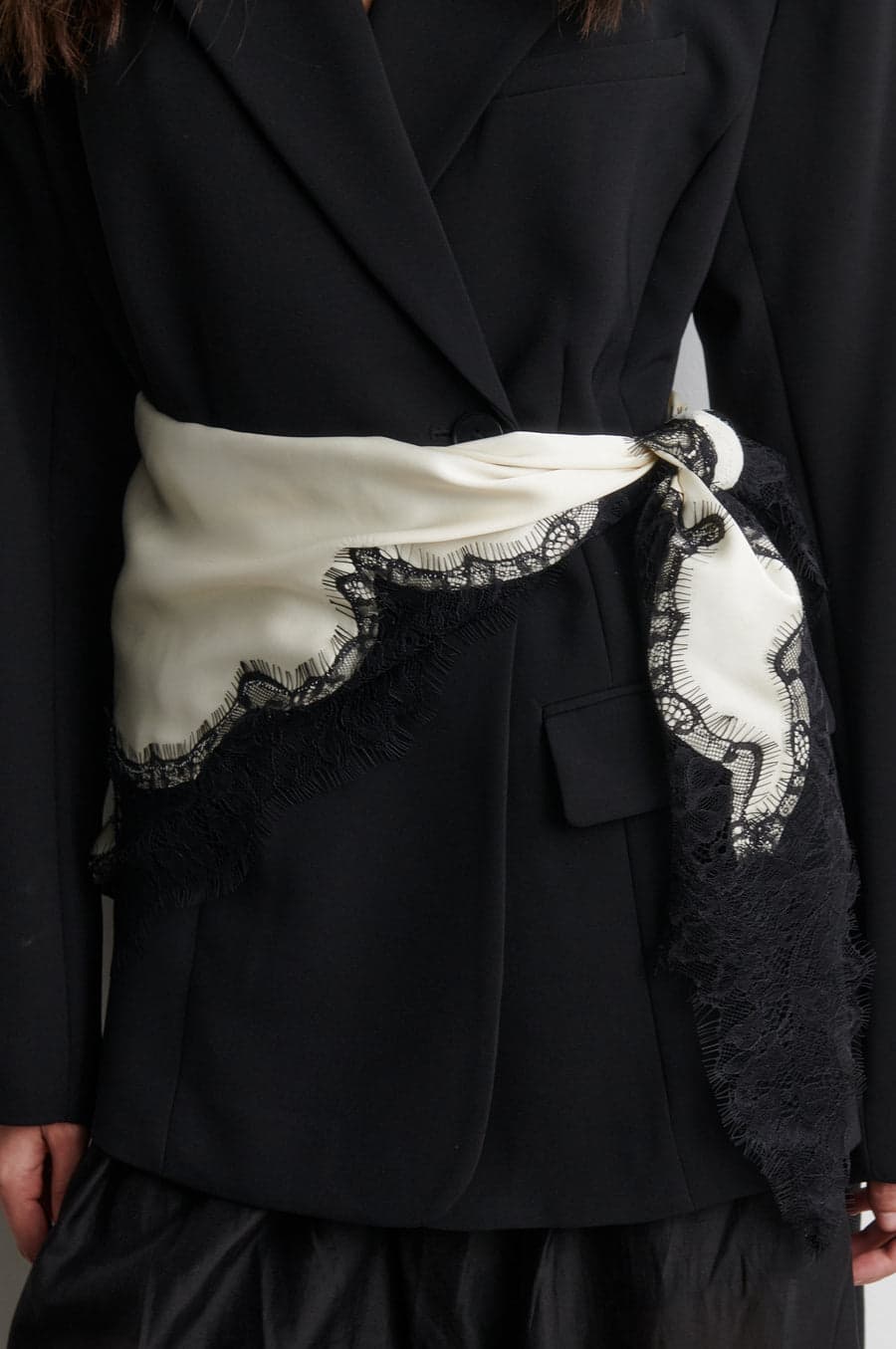 SecondFemale_LaciaHipScarf_B&W_2