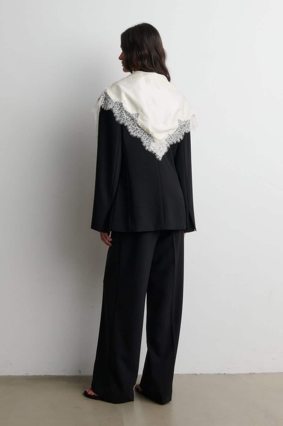 SecondFemale_LaciaHipScarf_Cream_5