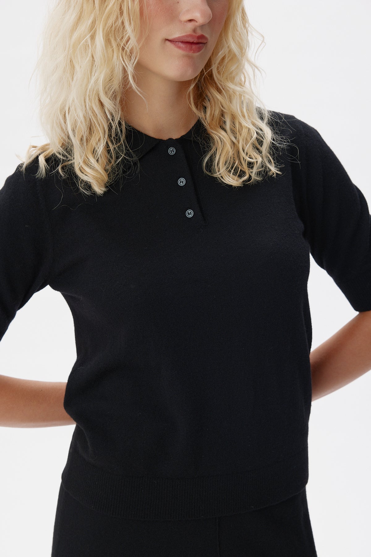 SixAmes_RIBENA-SWEATER_Black_1