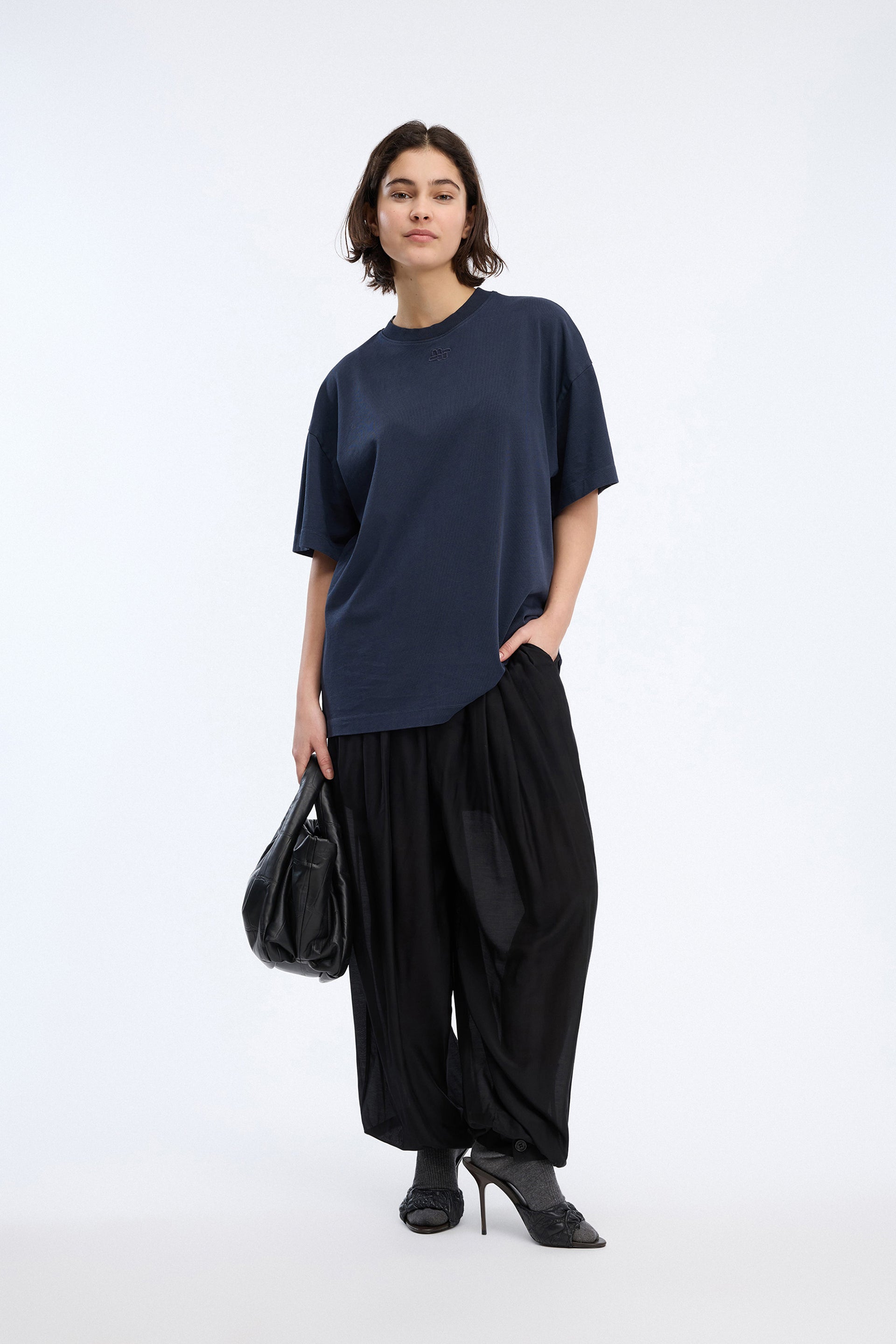 Munthe_Lippini_tee-navy_1