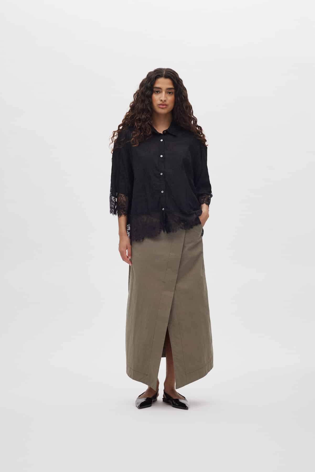 RabensSaloner_Babara-laced-shirt_3