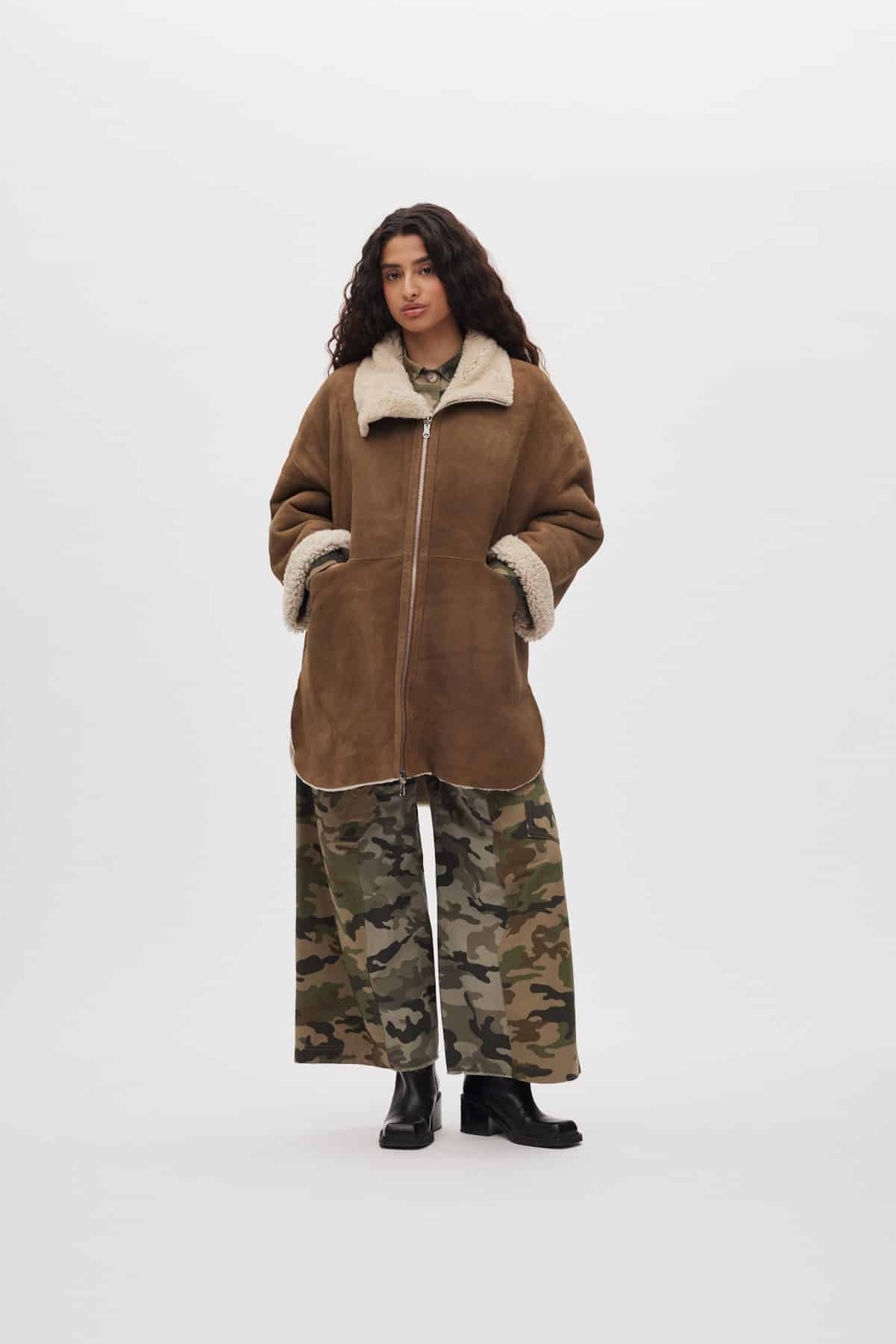RabensSaloner_NIVA_camo-pants_2