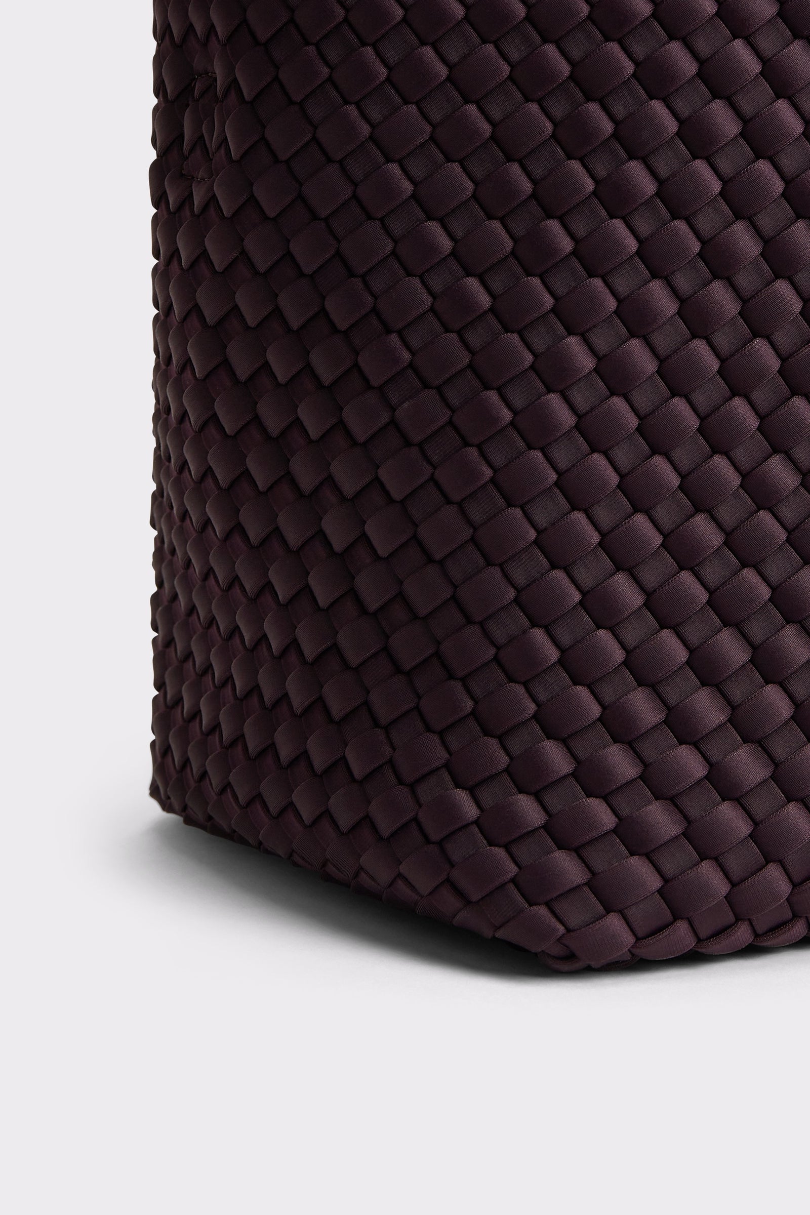 Aubergine_Medium_Detail