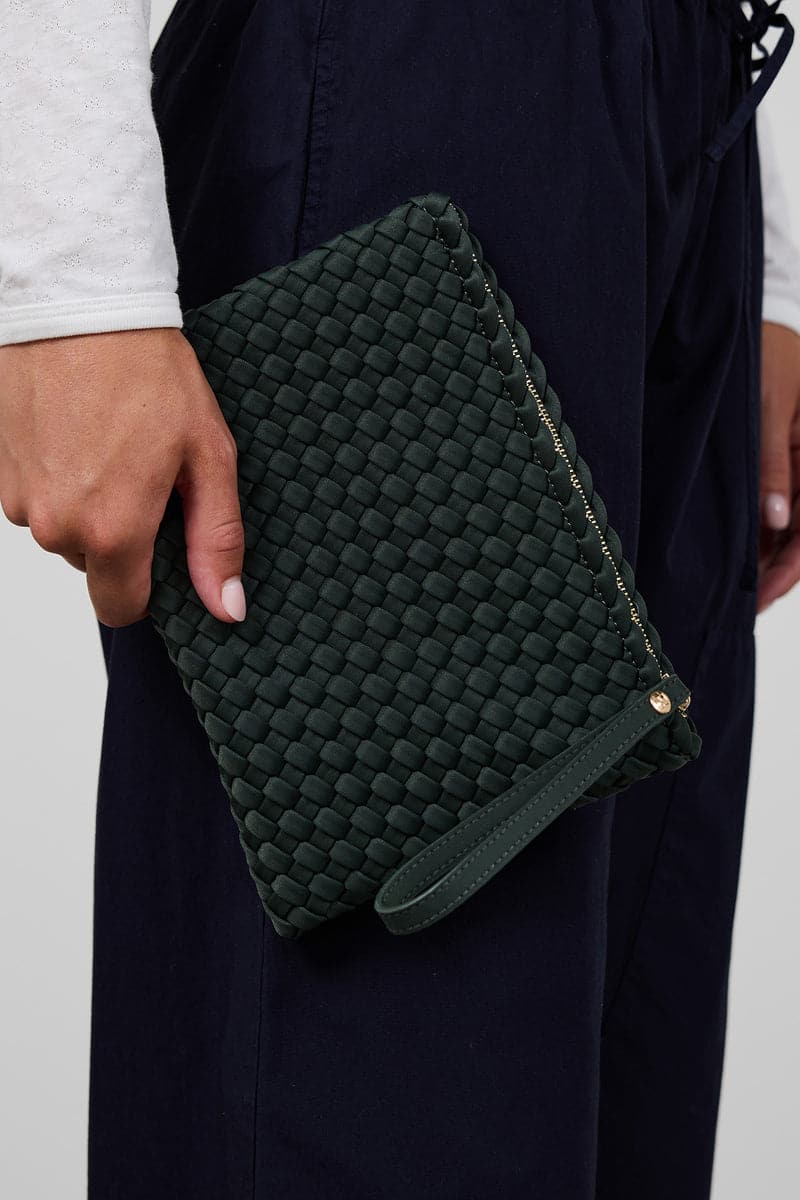 Marrea_Clutch_Cliffside_Green_Zoom2