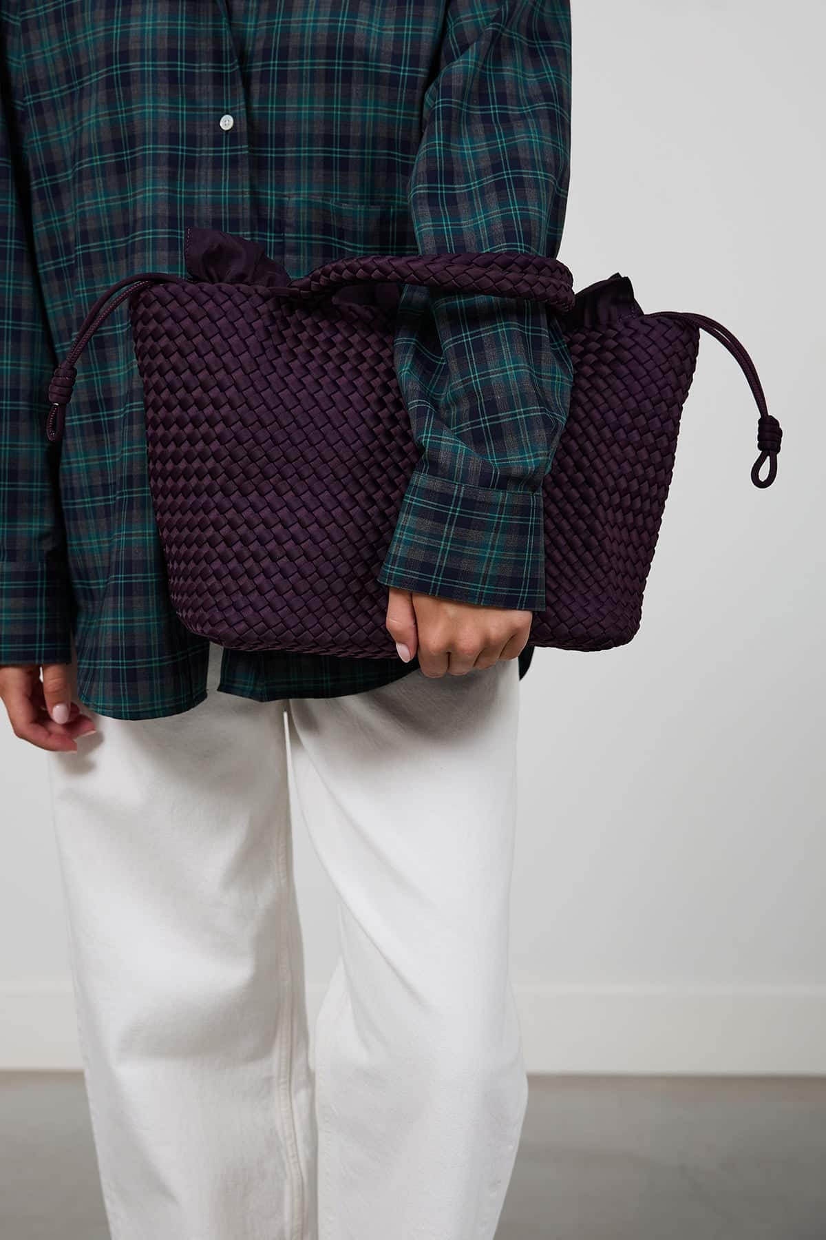 Marrea_Medium_Aubergine_Zoom