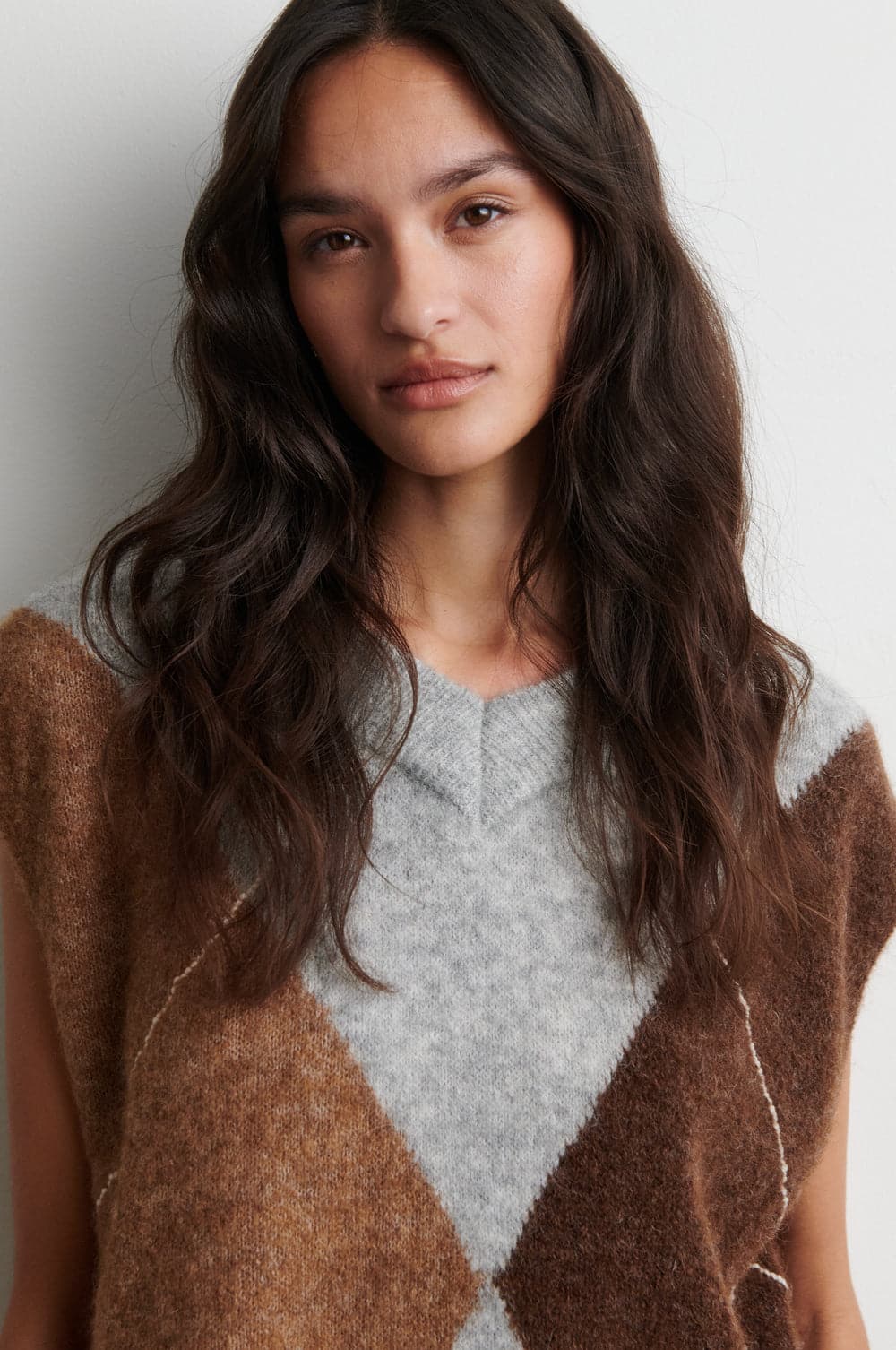 SecondFemale_FORCA-knit-vest_2