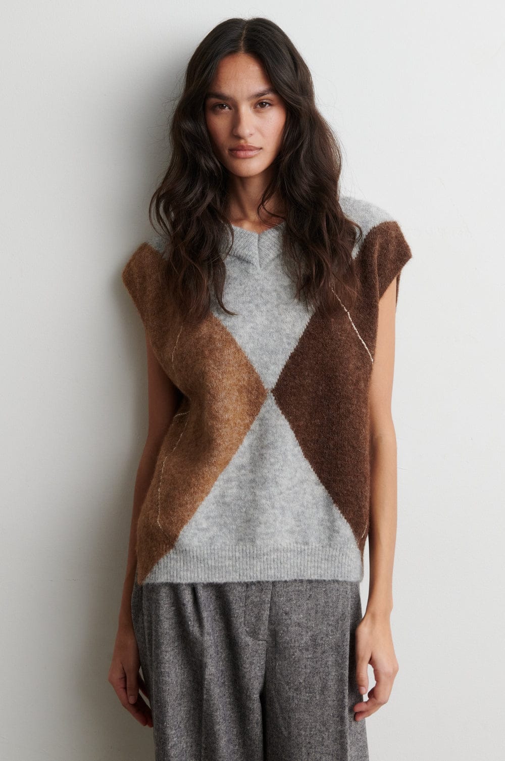 SecondFemale_FORCA-knit-vest_3