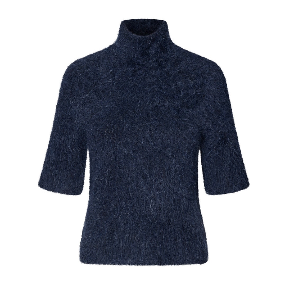SecondFemale_Karla-knit