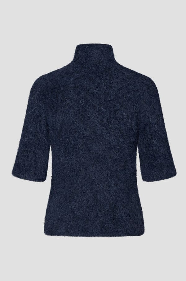 SecondFemale_Karla-knit_8