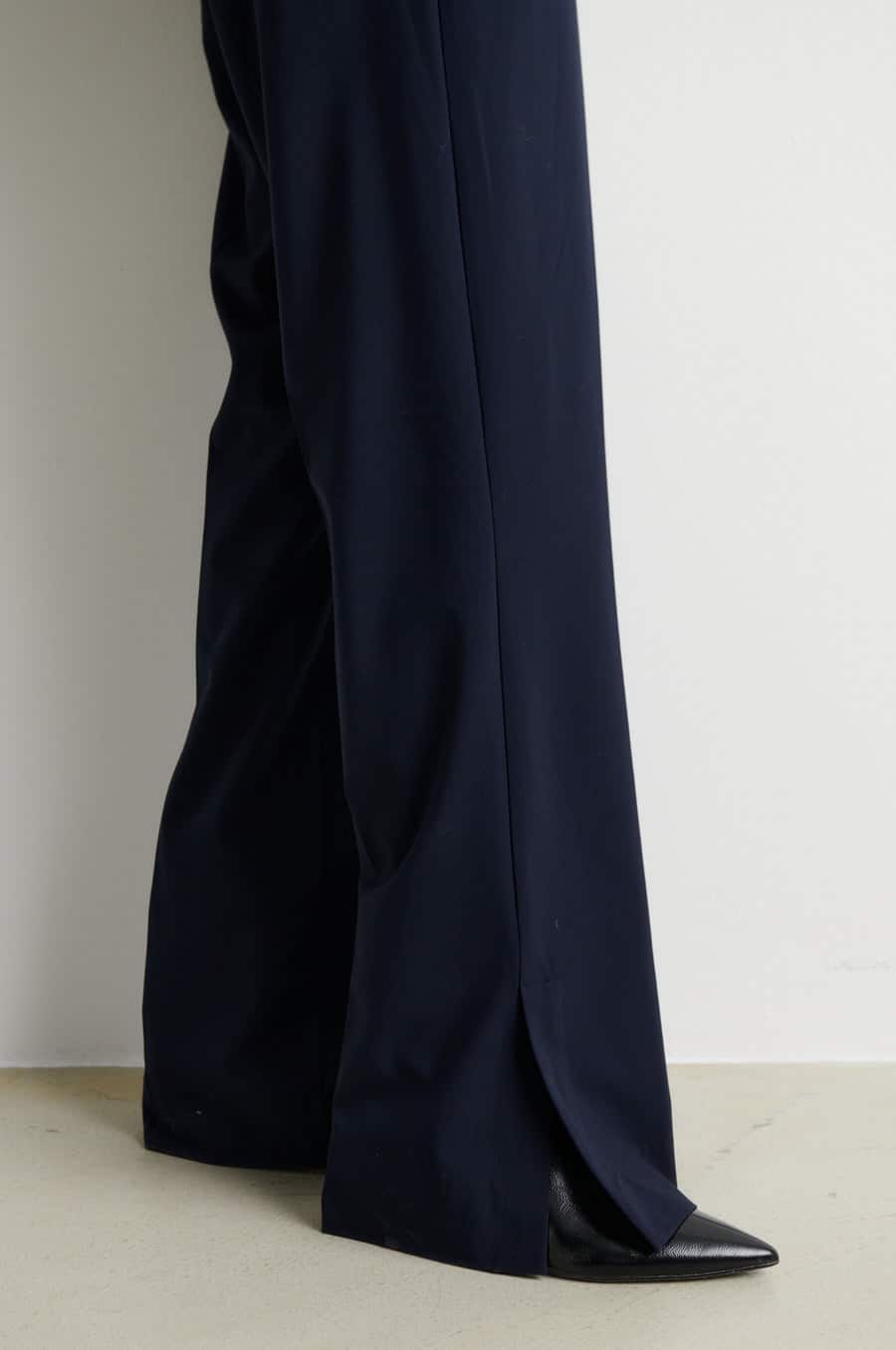 SecondFemale_Lively-trousers_3