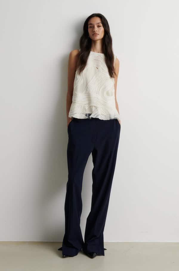 SecondFemale_Lively-trousers_4