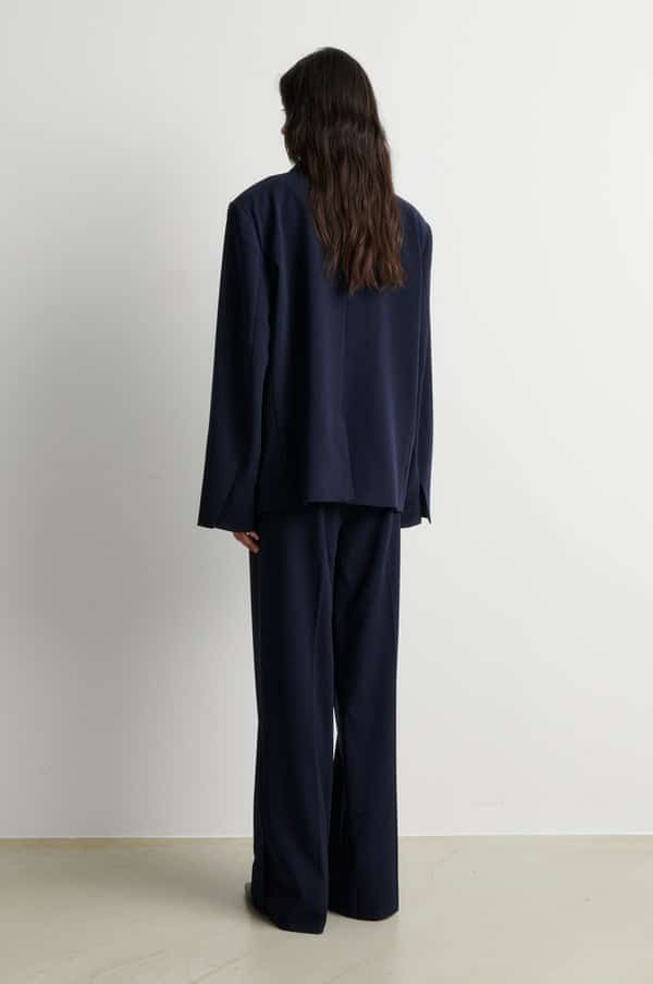 SecondFemale_Lively-trousers_7