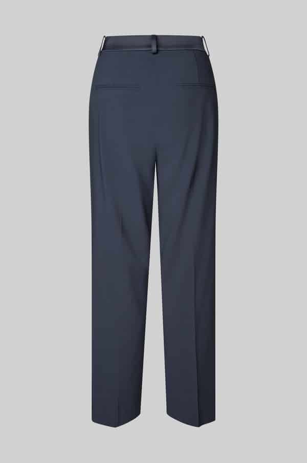 SecondFemale_Lively-trousers_8