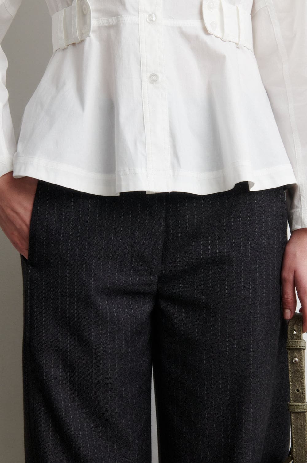SecondFemale_Vienne-barrel-trousers_3
