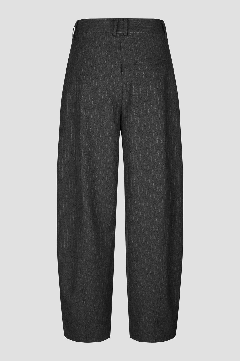 SecondFemale_Vienne-barrel-trousers_8